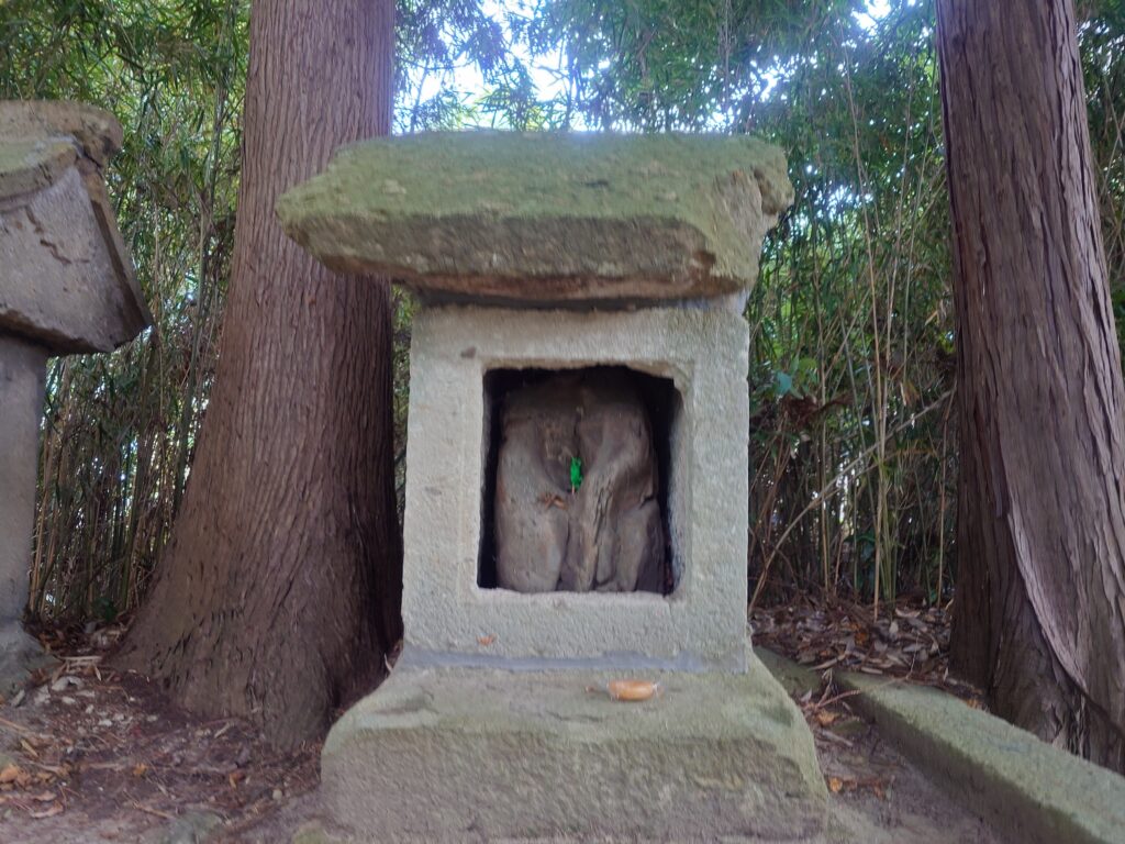 青柳神社女陰様