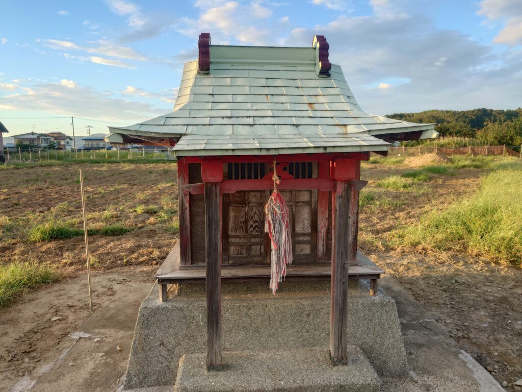 川面の道祖神