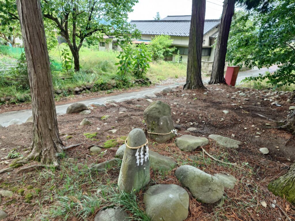 陽石　山梨