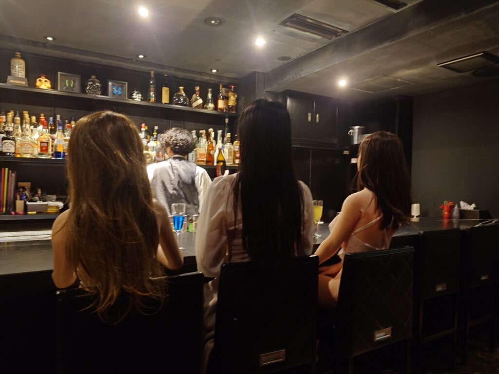 ハプニングバー店内